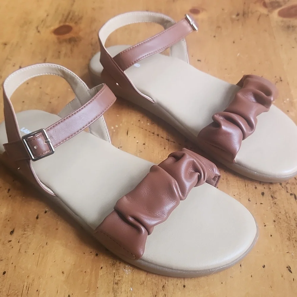 Lands' End Women's Adjustable Strappy Flat Cognac Sandals, Size 9 - Picture 2 of 9